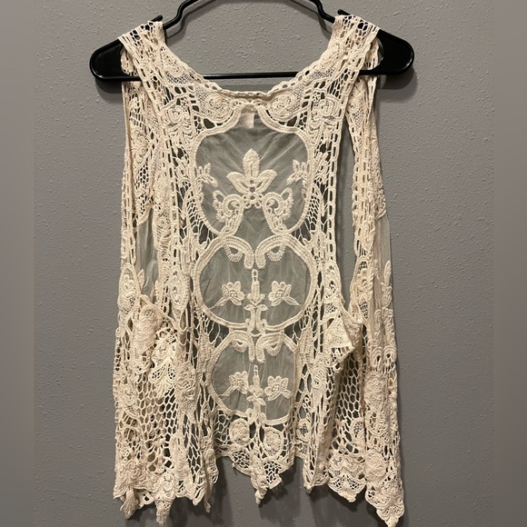 Cream Colored Lace Vest - Picture 2 of 3